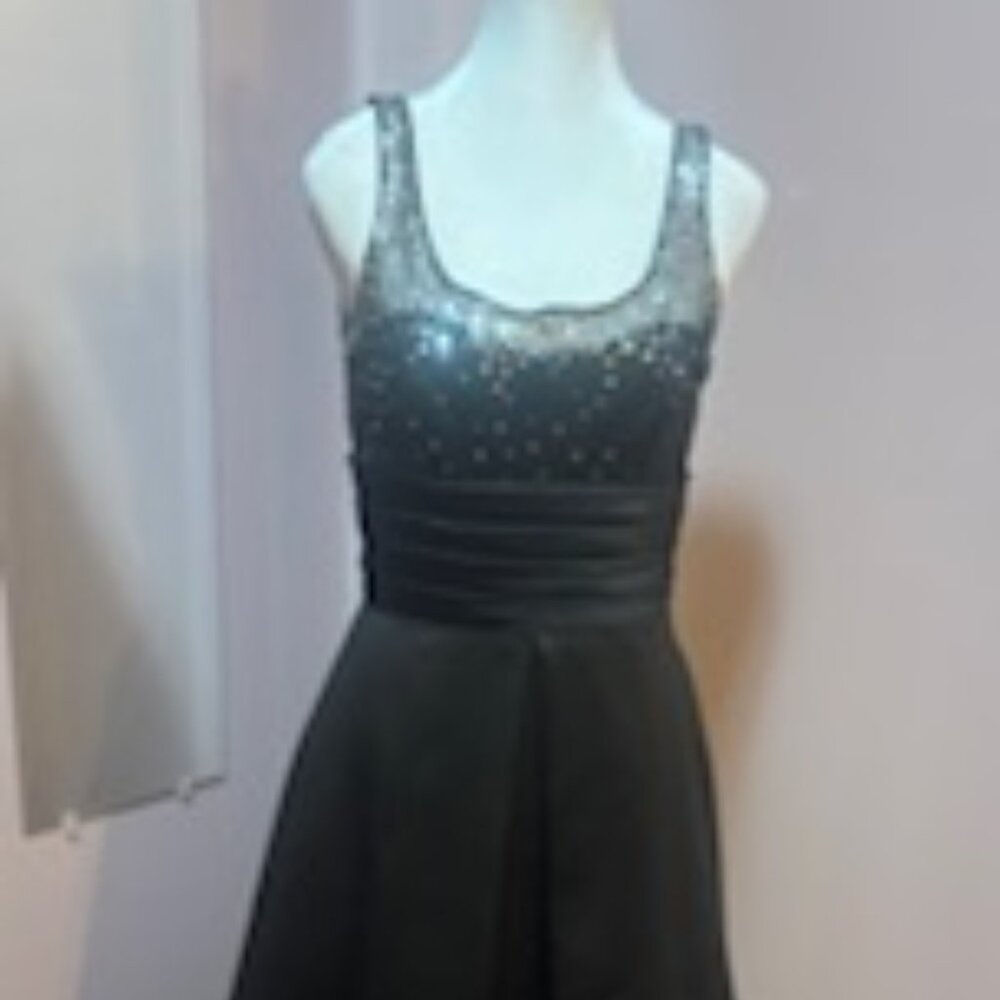 Size 3/4, Delaru Brand, Black Gown